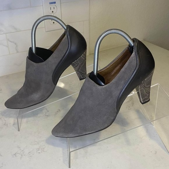 Elegant and Unique: Donald J Pliner Suede Leather Slip On Heels Size 8 - Picture 3 of 6